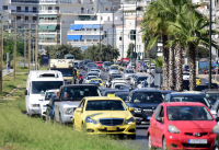 Συγκρούστηκαν οχήματα στην Ποσειδώνος, αυξημένη κίνηση στο σημείο