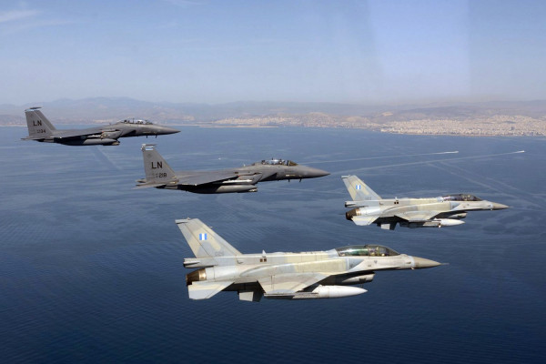 Νέες παραβιάσεις από τουρκικά F-16: Πέταξαν πάνω από τις Οινούσσες και τη νήσο Παναγιά