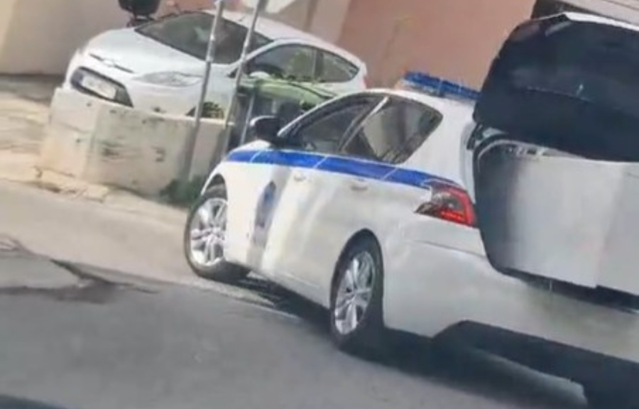 Περίεργο βίντεο έγινε viral στο TikTok: Περιπολικό κουβαλάει ψυγείο στο πορτμπαγκάζ