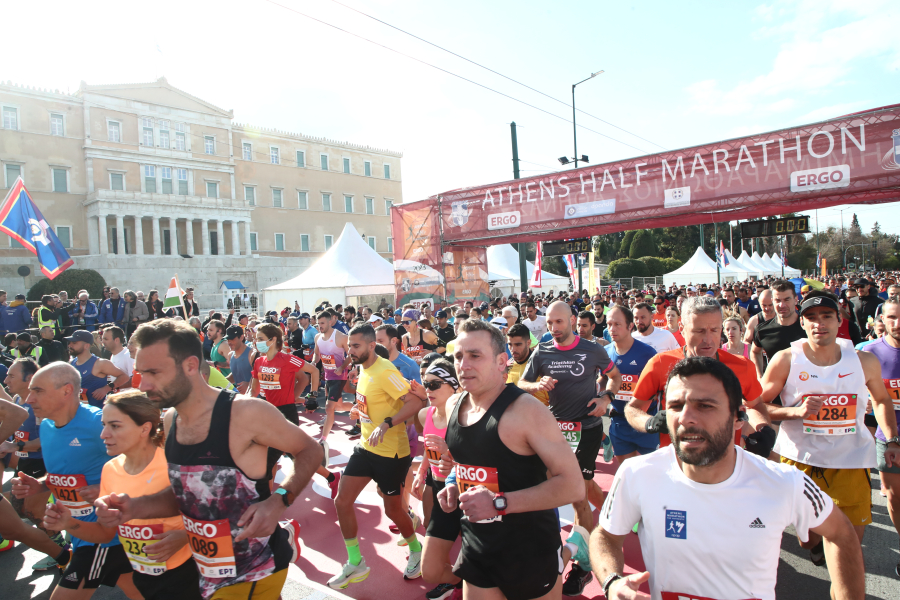 Σε εξέλιξη ο 11ος Ημιμαραθώνιος Αθήνας: Δείτε live εικόνα, Ποιοι δρόμοι θα είναι κλειστοί μέχρι το μεσημέρι