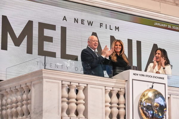 Το Χρηματιστήριο της Νέας Υόρκης ....ντύθηκε «Μελάνια» (Εικόνες και Βίντεο)