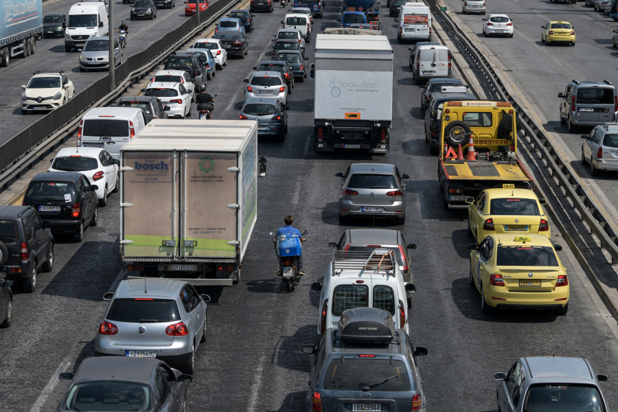 Σοβαρό τροχαίο στον Κηφισό - Καραμπόλα με νταλίκα, αυτοκίνητο και μηχανές
