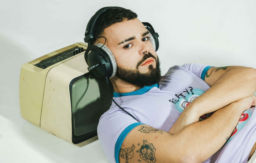 Akylas: Το τραγούδι που παίζει παντού – «Ατελιέ» (Βίντεο)