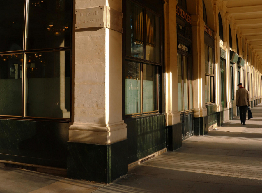 8 φράσεις που λένε οι άνθρωποι της ανώτερης μεσαίας τάξης χωρίς να συνειδητοποιούν ότι ακούγονται προνομιούχοι