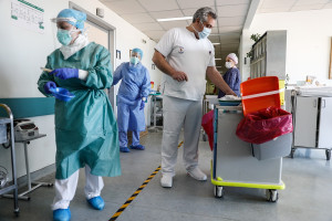 Πόλεμος για το εμβόλιο του κορονοϊού: Η Sanofi θα το διαθέσει κατά προτεραιότητα στις ΗΠΑ - Αντίδραση της Ε.Ε.