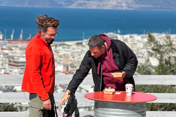 «Akis’ Food Tour»: Το γευστικό ταξίδι συνεχίζεται στην Πάτρα (Βίντεο)