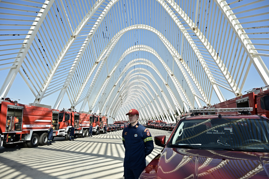 ΣΥΡΙΖΑ για νέα οχήματα Πυροσβεστικής: Ποιος θα τα οδηγεί; - Χιλιάδες μονιμοποιήσεις μπαίνουν στο ψυγείο