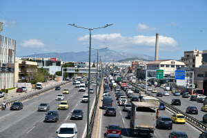 Κίνηση τώρα: Πού εντοπίζονται καθυστερήσεις - Αυξημένη κυκλοφορία στην Αττική Οδό