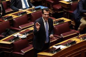 Όταν ο Πλεύρης θυμίζει Μιχαλολιάκο: Παιχνίδι της κυβέρνησης με την Ακροδεξιά