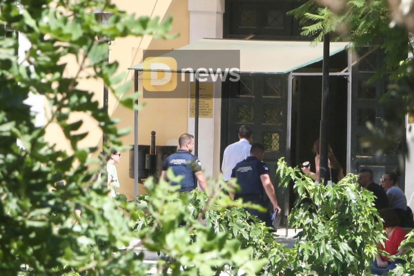 Στην Ευελπίδων ο Απόστολος Λύτρας με χειροπέδες (Βίντεο & φωτογραφίες)