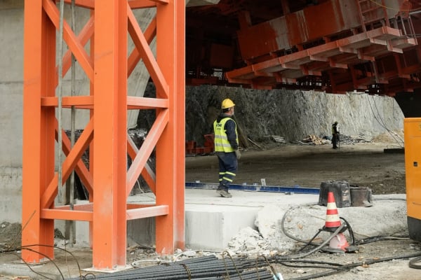 Εργασία χωρίς όρια: Νυχτερινά, Σαββατοκύριακα και απροειδοποίητες βάρδιες για χιλιάδες εργαζομένους