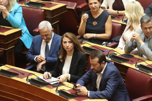 Εκτός ΚΟ του ΣΥΡΙΖΑ η Κασιμάτη με απόφαση Δούρου - Να παραδώσει την έδρα ζητά από την Όλγα Γεροβασίλη