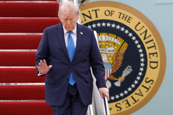 Ο Τραμπ θα συζητήσει τους νέους όρους του Ιράν - «Εξετάζουμε το αίτημά του για διαπραγματεύσεις» λέει ο Αραγτσί»