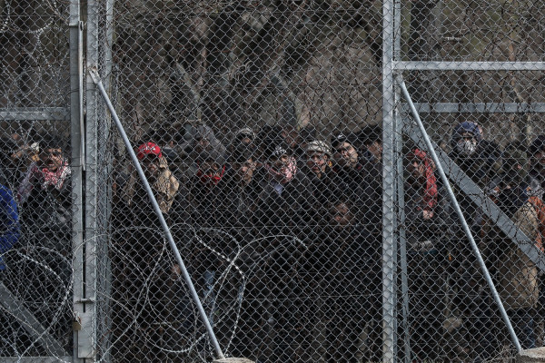 Έβρος: Πεταμένες περούκες στα σύνορα και ...μεταμφίεση από μετανάστες