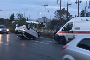 Θεσσαλονίκη: Ανετράπη ΙΧ λόγω της ισχυρής βροχόπτωσης