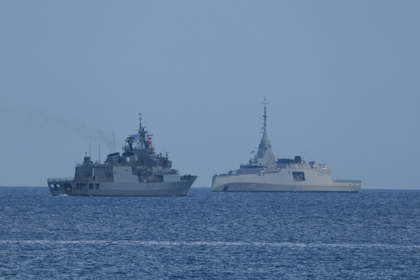 Εμπλοκή της Ελλάδας στον πόλεμο: Τουλάχιστον 80 νεκροί από την επίθεση υποβρυχίου των ΗΠΑ σε πλοίο του Ιράν