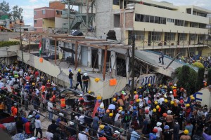 Ανεβαίνει ο κατάλογος των νεκρών από τον φονικό σεισμό στο Μεξικό