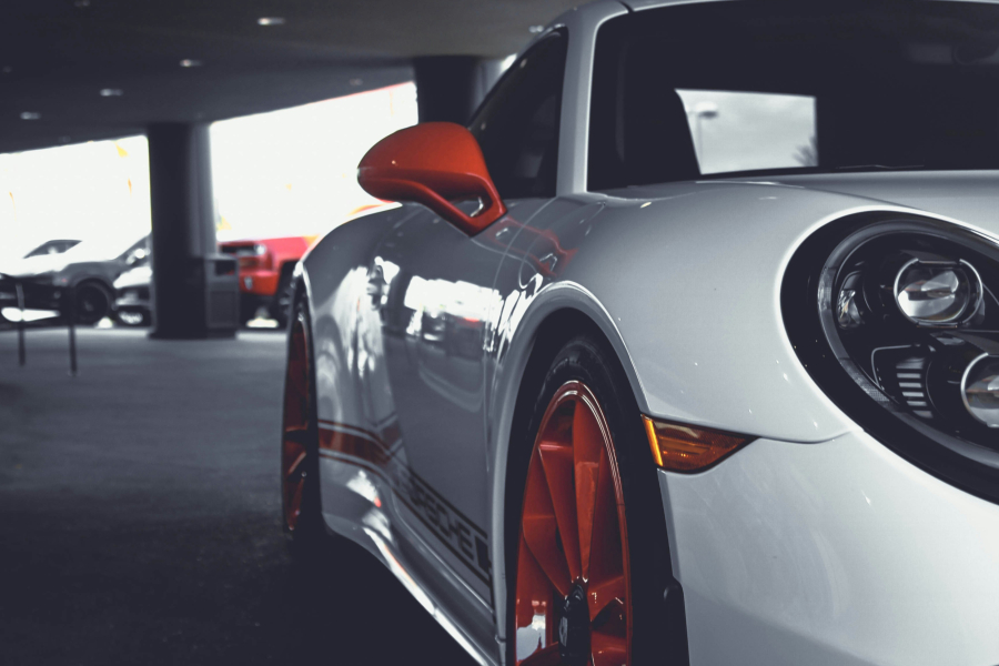 Σκότωσε δύο άτομα με την Porsche του και η ποινή του ήταν να γράψει έκθεση