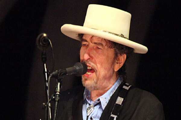 Έσπασε τη σιωπή του ο Ντίλαν για το Νόμπελ