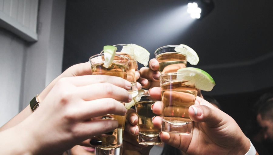 Ναύπακτος: 13χρονος λιποθύμησε σε μπαρ μετά από κατανάλωση αλκοόλ