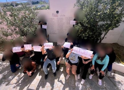 Έδωσαν αποβολή σε μαθητές επειδή ήθελαν να τραγουδήσουν για τα Τέμπη – Το μήνυμα της Καρυστιανού