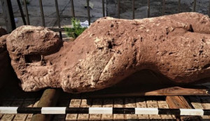 Σπουδαία ανακάλυψη: Αγρότης βρήκε Κούρους και αρχαίο νεκροταφείο