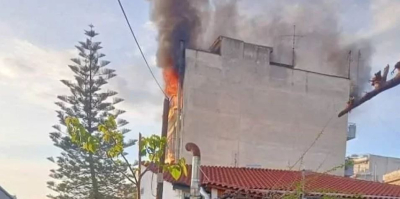 Καίγεται διαμέρισμα στην Πάτρα, ακούγονται εκρήξεις