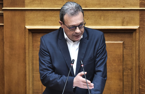 Την απόσυρση των διατάξεων για τη φορολόγηση των ελεύθερων επαγγελματιών ζητεί ο ΣΥΡΙΖΑ