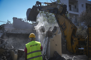Ο Δήμος Αθηναίων ξεκίνησε τις κατεδαφίσεις εγκαταλελειμμένων κτιρίων