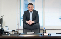 Τσουκαλάς: Μόνο ως πρωταγωνιστής χοντροκομμένης παρωδίας του Χάρι Πότερ μπορεί να πείσει πλέον ο πρωθυπουργός