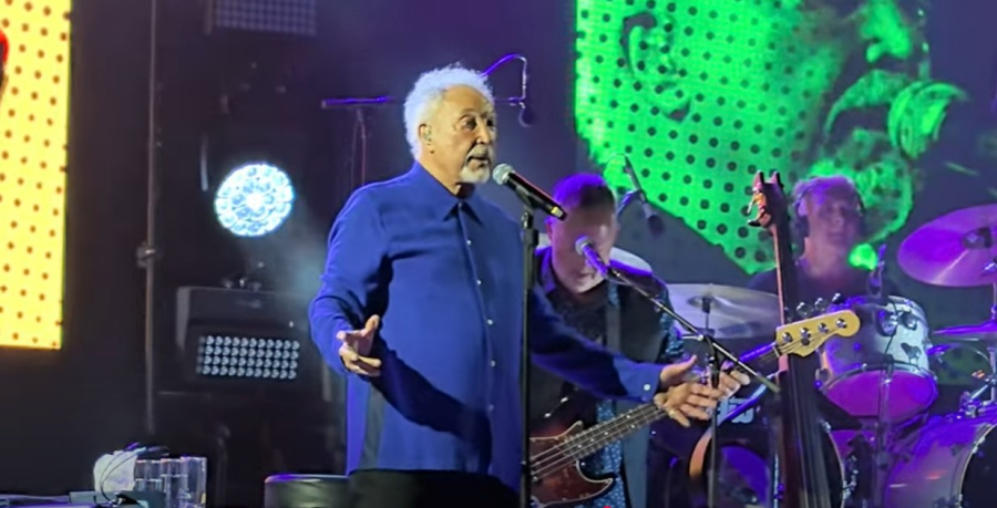 Tom Jones: Ένας ζωντανός θρύλος που μάγεψε τον Λυκαβηττό