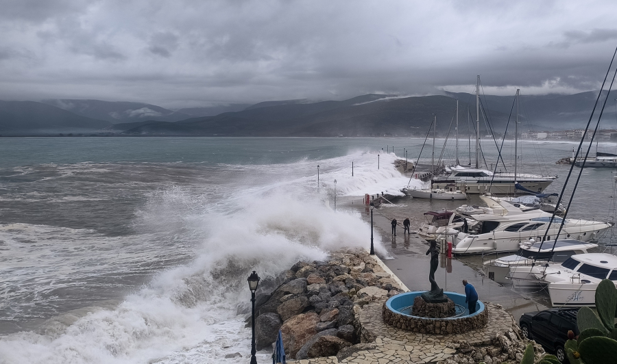 Κακοκαιρία: Ισχυρό κύμα χτύπησε τον λιμενικό που σκοτώθηκε στο Παράλιο Άστρος