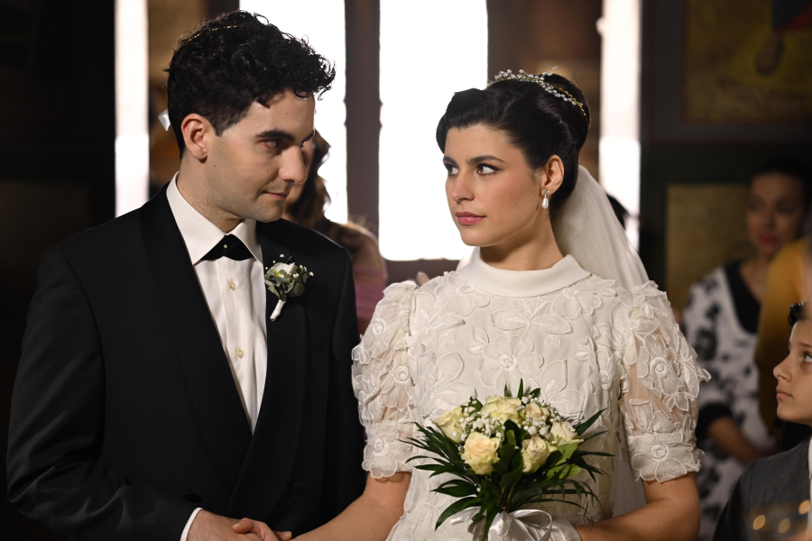 Άγιος έρωτας: Ο πατέρας Νικόλαος δεν δέχεται να παντρέψει τη Χλόη με τον Πέτρο