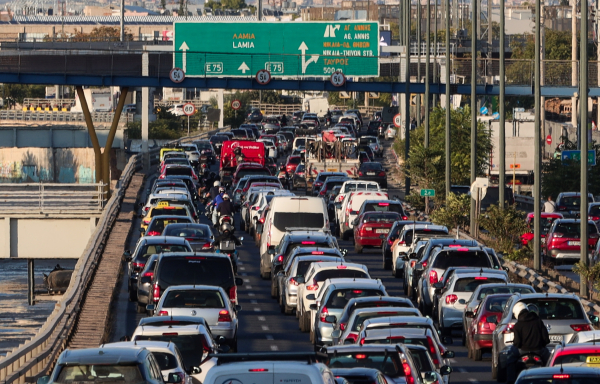 Αποκαλυπτικά στοιχεία: 111 ώρες έχασε ο μέσος οδηγός λόγω κίνησης στην Αττική - Τι προτείνει ειδικός