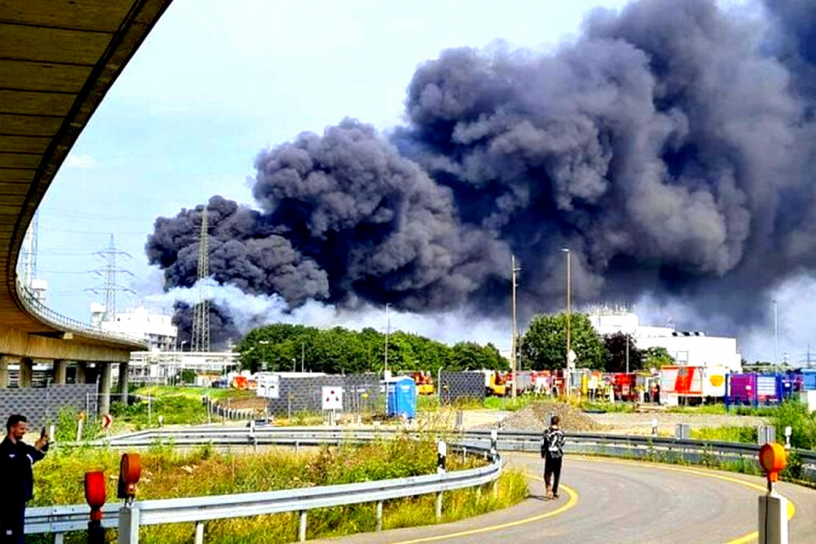 Λεβερκούζεν: Ένας νεκρός και 16 τραυματίες από την έκρηξη σε εργοστάσιο, τέσσερις οι αγνοούμενοι (βίντεο)
