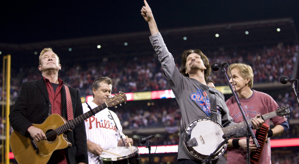 Οι The Hooters του θρυλικού «Johnny B» έρχονται για πρώτη φορά στην Ελλάδα