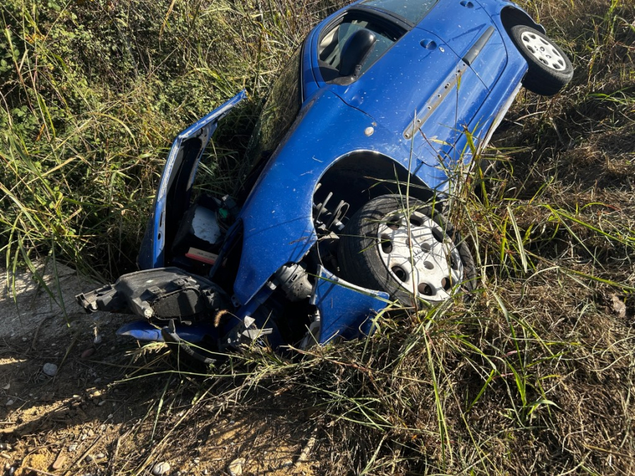 Αγρίνιο: ΙΧ έπεσε σε χαντάκι - Τραυματίστηκαν μαμά και κόρη