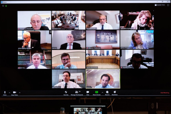 Τηλεδιάσκεψη για τράπεζες: Προτεραιότητα η επιβίωση των επιχειρήσεων