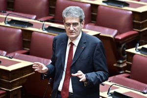 Γιαννούλης: Όποιος θέλει να ακολουθήσει τον Αλέξη Τσίπρα, να το κάνει με «πολιτική αξιοπρέπεια»