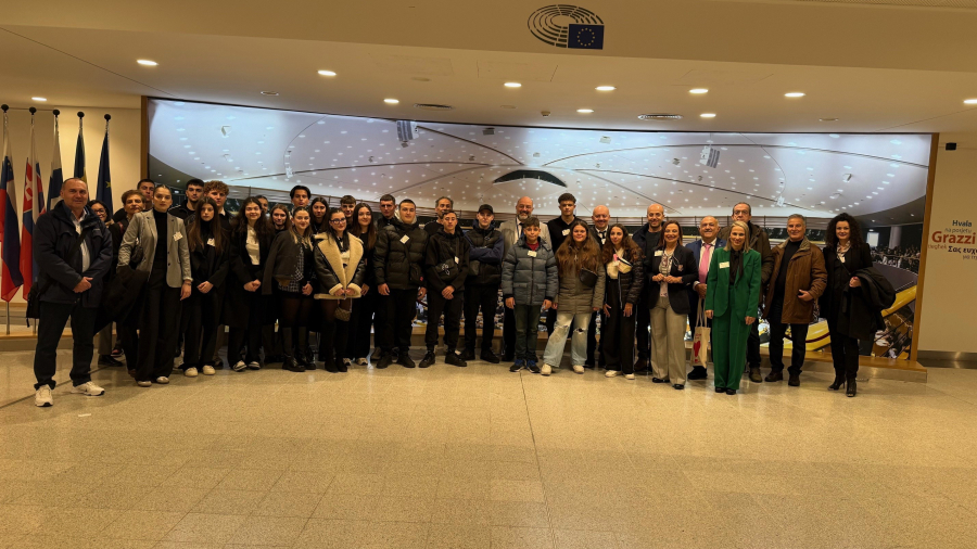 Μαθητές από Φαρκαδόνα, Κομοτηνή και Κίμωλο «αποκτούν φωνή» στο Ευρωπαϊκό Κοινοβούλιο με πρωτοβουλία του Σάκη Αρναούτογλου