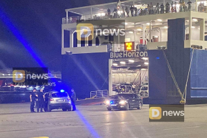 «Υπήρχε αναστάτωση, ο καπετάνιος μας έκλεισε την πόρτα»: Οργή για το πλήρωμα, απάθεια για την ανθρώπινη ζωή - Σοκαριστικά βίντεο