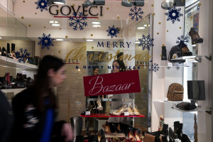 Tο εορταστικό ωράριο Χριστουγέννων 2019: Ποιες Κυριακές θα είναι ανοιχτά καταστήματα και σούπερ μάρκετ