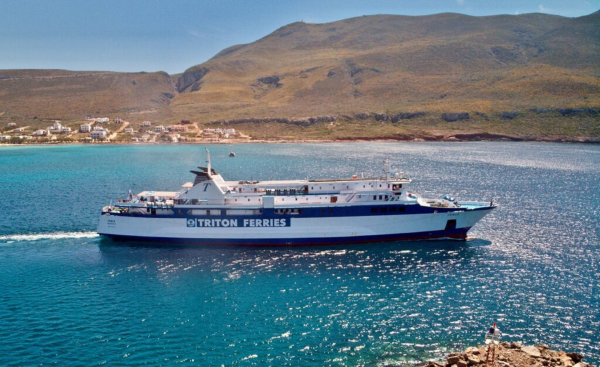 Μηχανική βλάβη σε πλοίο από την Κύθνο, πλέει με μειωμένη ταχύτητα προς Λαύριο