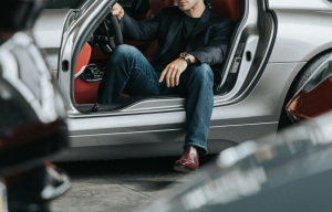 Η ψυχολογία λέει ότι οι άντρες που είναι πραγματικά κομψοί στα 50 και 60 τους δεν είναι αυτοί με το ρολόι ή το κοστούμι