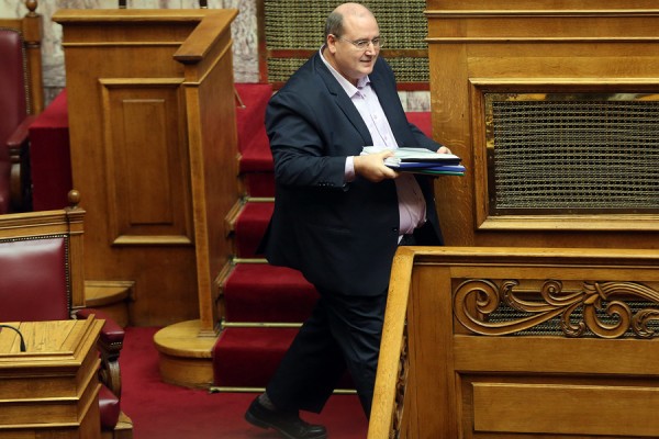 Φίλης: Δεν μπορούμε να κλείνουμε τα μάτια στην τεράστια ανθρωπιστική κρίση στην Υεμένη