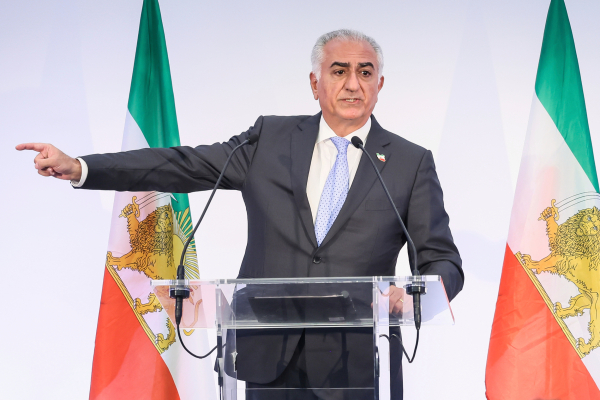 Ο εξόριστος γιος του μονάρχη του Ιράν ευχαρίστησε τον «ηγέτη του ελεύθερου κόσμου» Ντόναλντ Τραμπ