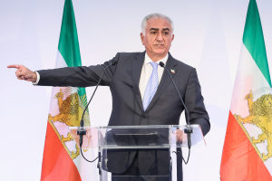 Ο εξόριστος γιος του μονάρχη του Ιράν ευχαρίστησε τον «ηγέτη του ελεύθερου κόσμου» Ντόναλντ Τραμπ