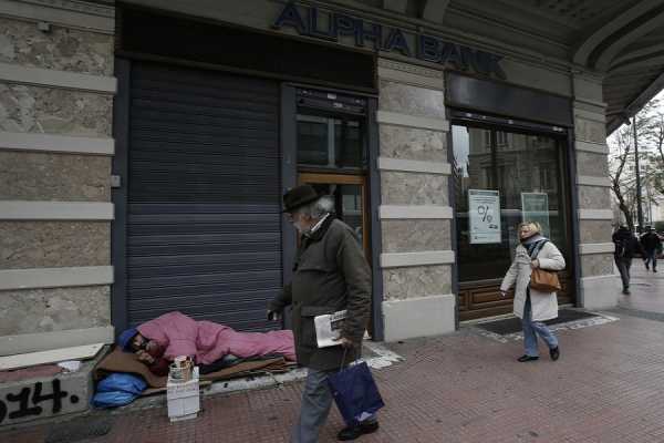 Πανευρωπαϊκή έρευνα: Η κρίση έκανε τους Έλληνες κατά 40% φτωχότερους!