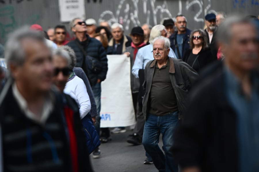 ΕΦΚΑ: Επιστροφή χρημάτων σε 2.000 εργαζόμενους συνταξιούχους