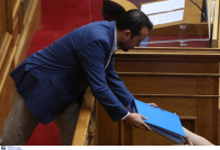 Σε Ειδικό Δικαστήριο ο Νίκος Παππάς, δύο διαρροές στην ψηφοφορία, ερίζουν για την πατρότητά τους ΝΔ και ΚΙΝΑΛ